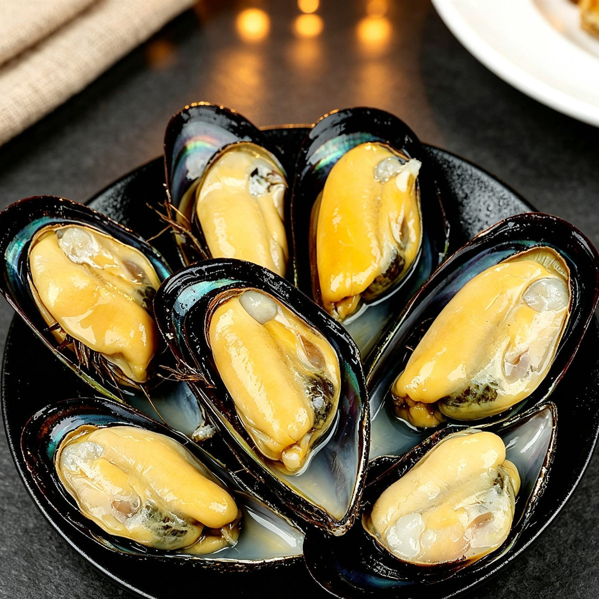 Fresh Steamed Green Mussels in Shell